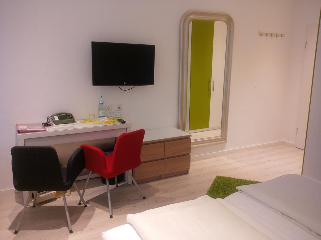 Hotel Barbarossa Karlsruhe Quarto foto